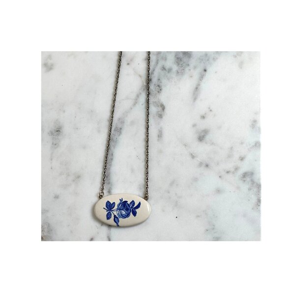Vintage Blue Rose Ceramic Pendant Necklace With Chain Timeless Jewelry READ - Picture 4 of 6